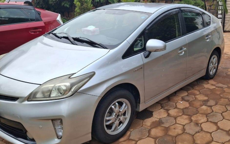 toyota-prius-big-1