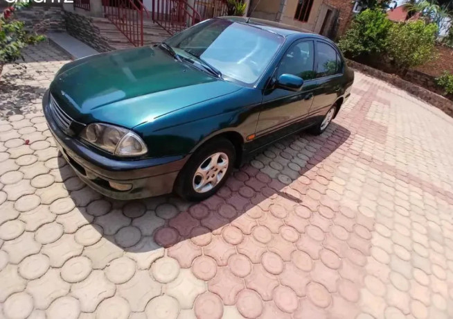toyota-avensis-big-2