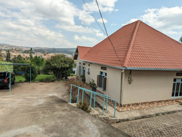 kimihurura-nice-big-plot-for-sale-with-big-house-inside-big-0