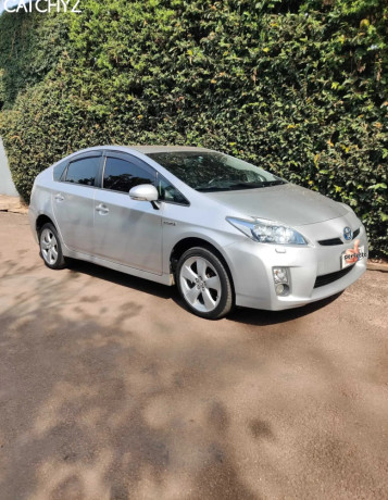 toyota-prius-big-0