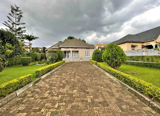 gacuriro-furnished-3bedrooms-house-for-rent-at-800-in-good-location-big-1