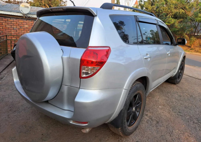 toyota-rav4-big-0