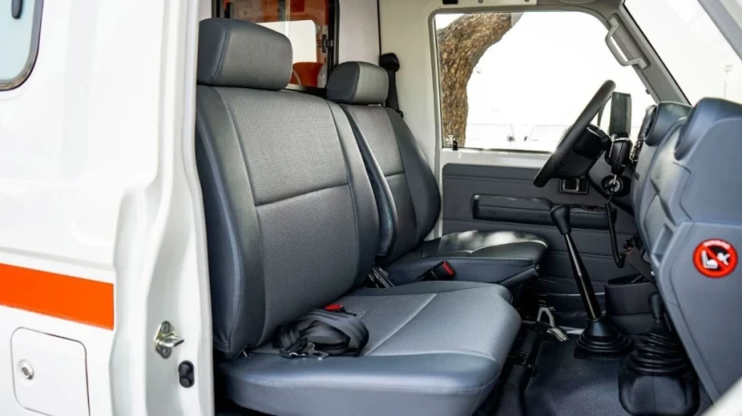 toyota-land-cruiser-70-toyota-lc78-hard-top-ambulance-42l-v6-diesel-mt-big-0
