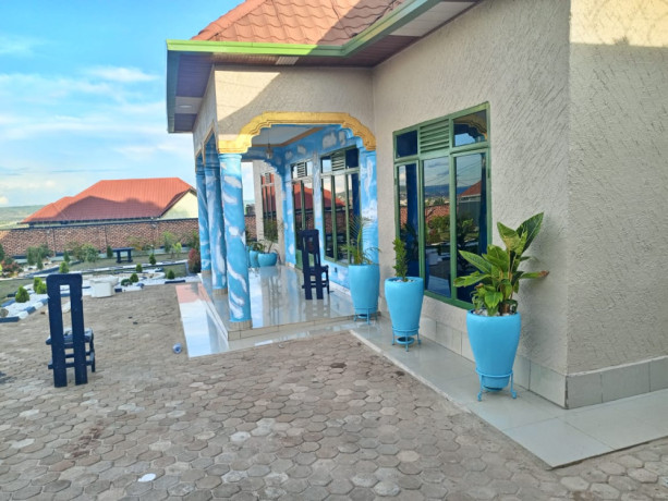 big-house-for-sale-at-busanza-big-2