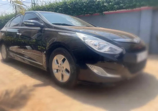 hyundai-sonata-2011-big-0