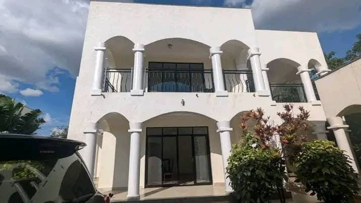 nyarutarama-furnished-house-for-rent-3-bedrooms-3-bathrooms-1500-callwatsp-3-bedrooms-wardrobes-3bathrooms-big-9