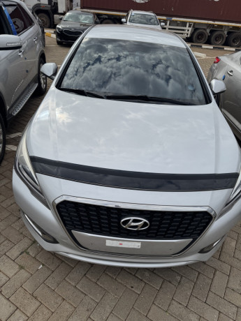 sonata-hybrid-2015-big-0