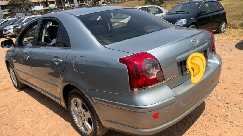 toyota-avensis-big-1