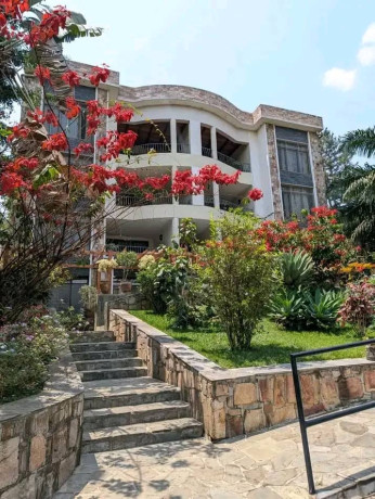 nyarutarama-very-nice-apartments-or-rent-in-prime-neighborhood-big-0