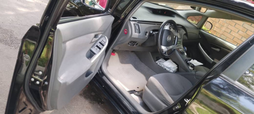 toyota-prius-big-3