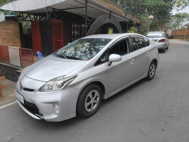 toyota-prius-big-0