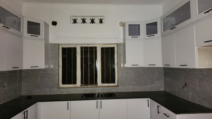 kiyovu-nice-unfurnished-house-for-rent-in-kigali-big-6