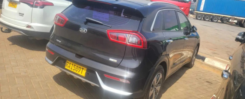 kia-niro-hybrid-big-1
