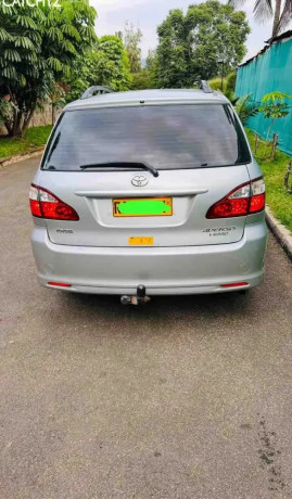 toyota-avensis-verso-manual-2004-for-sale-big-3