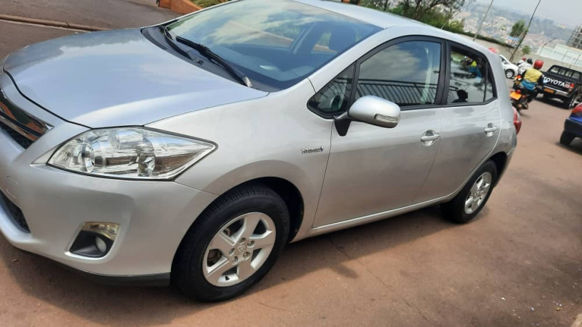toyota-auris-big-2