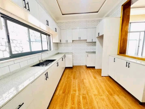 price-is-450000000rwf-big-12
