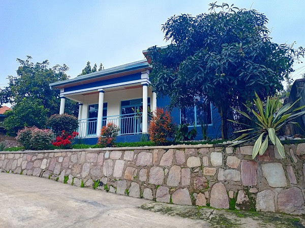 kigali-house-for-rent-in-kimironko-on-the-tarmac-road-big-1