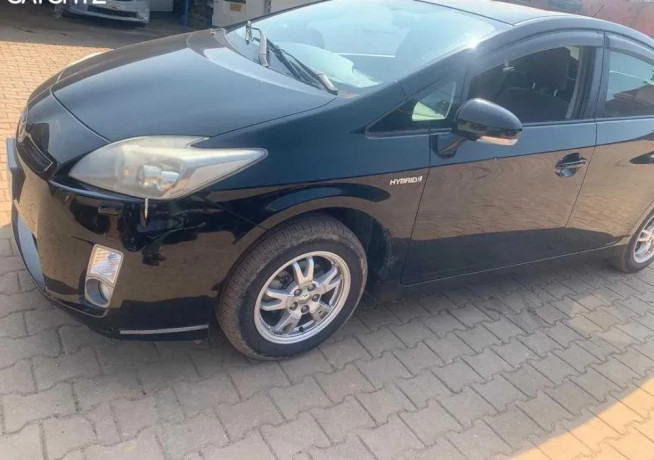 toyota-prius-big-0
