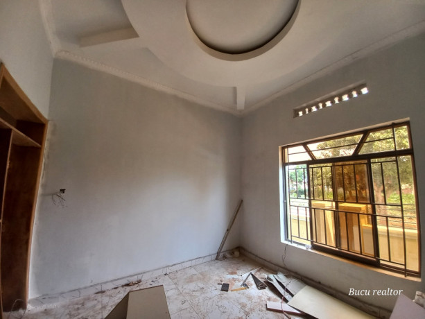 house-for-sale-in-busanza-big-4