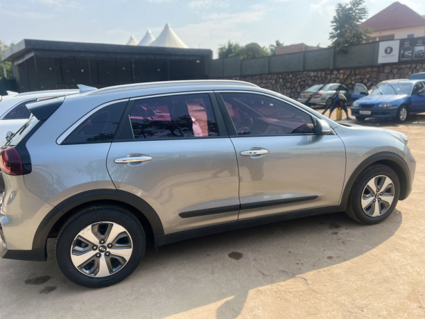 kia-niro-2020-big-2