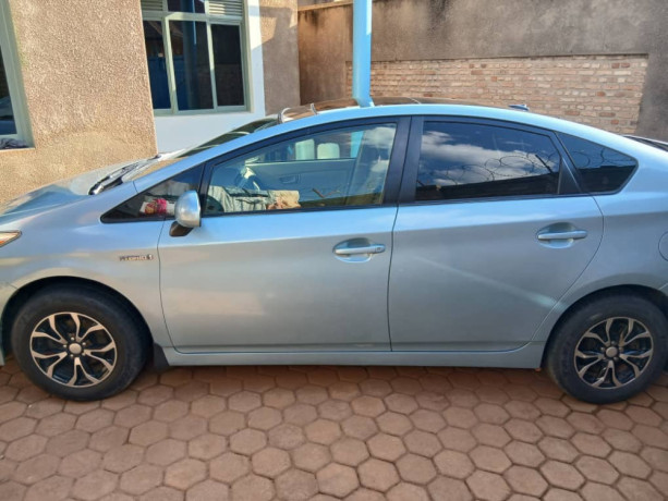 toyota-prius-idahinduye-2014-for-sale-13-m-big-5