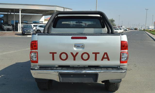 2012-toyota-hilux-30-d-4d-big-1