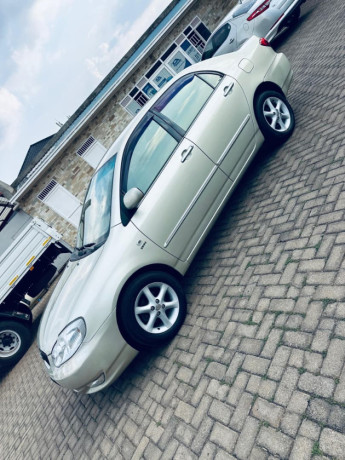 toyota-altis-big-0