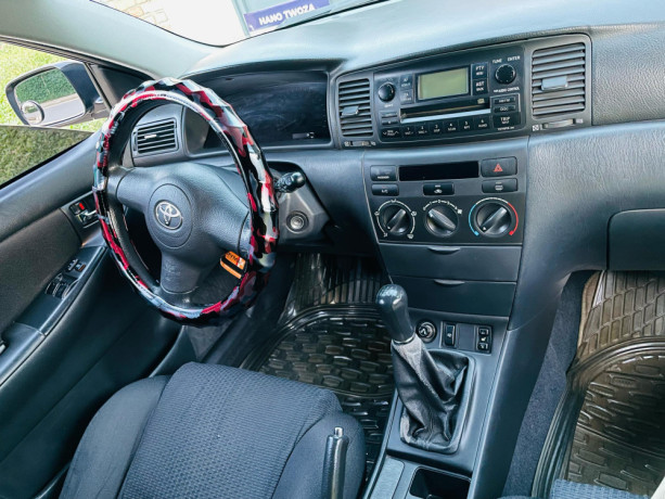 toyota-corolla-hatchback-2005-big-8