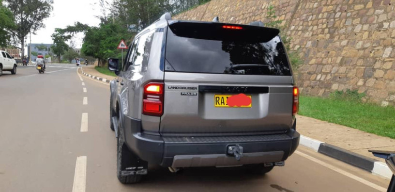 toyota-land-cruiser-v8-big-2