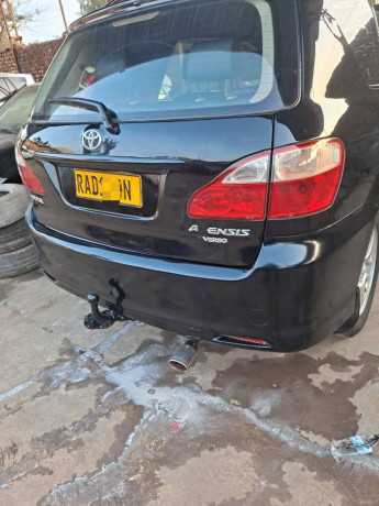 toyota-avensis-big-1