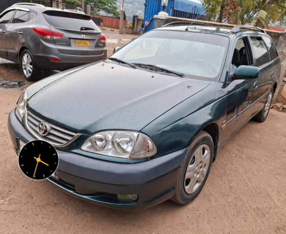 toyota-avensis-big-3