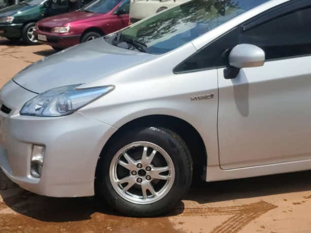toyota-prius-big-3