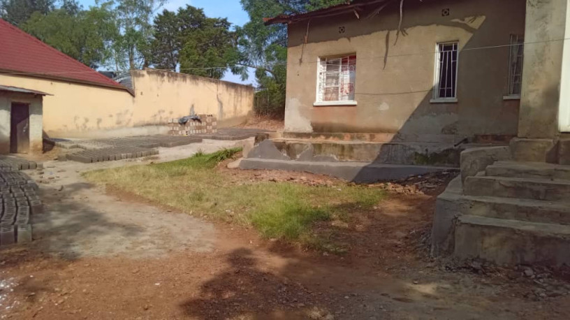 plot-for-sale-with-an-old-house-big-1