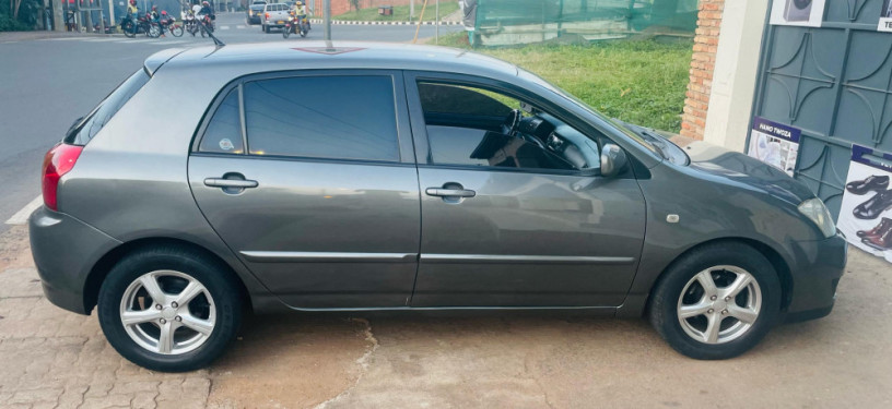 toyota-corolla-hatchback-2005-big-0