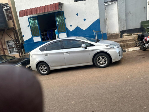 toyota-prius-big-1