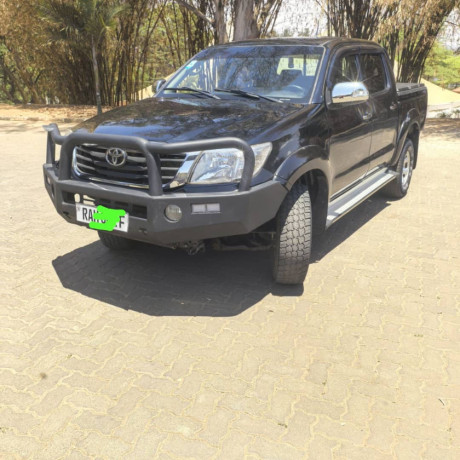 toyota-hilux-big-1