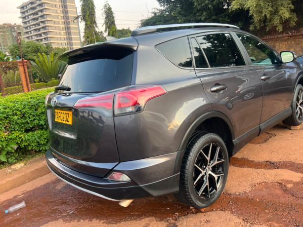 toyota-rav4-big-1