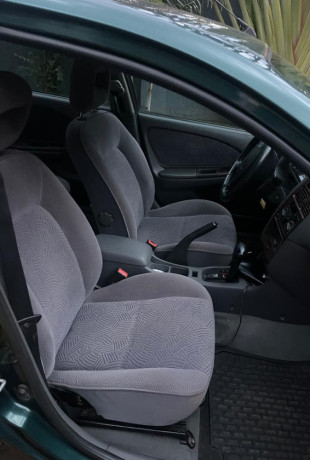 toyota-avensis-big-0