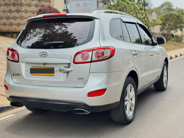 bere-360-cm-hyundai-santafe-in-good-condition-is-available-for-sale-big-2