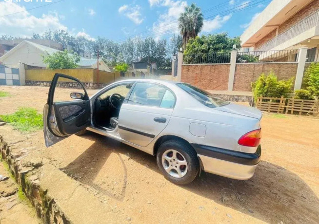 toyota-avensis-big-1