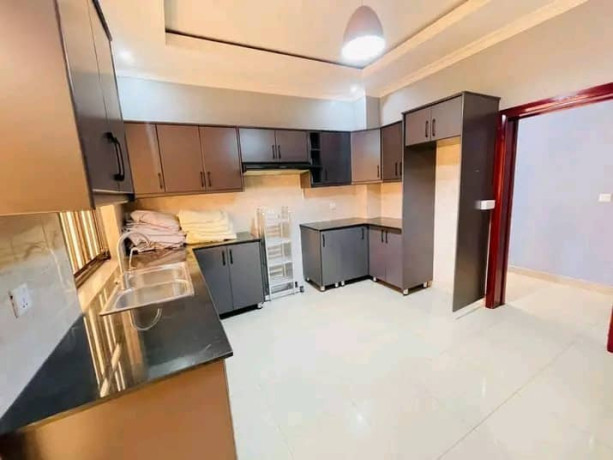 rebero-unfurnished-house-for-for-big-1