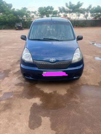 toyota-yaris-big-0