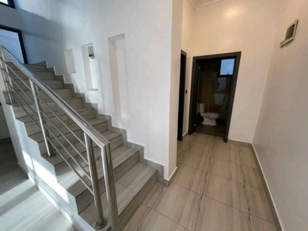 kagugu-unfurnished-4bedrooms-house-for-rent-at-1000-in-good-location-big-7