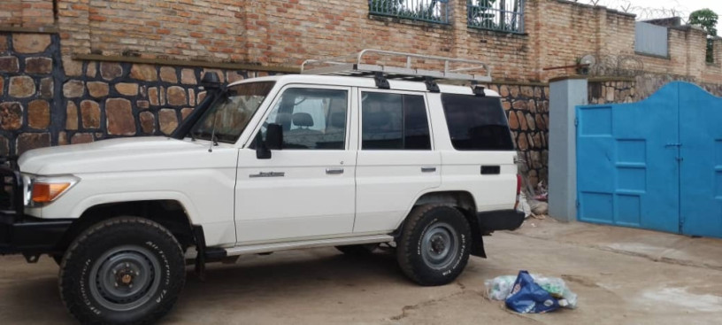 bere-231-toyota-landcruiser-is-available-for-sale-big-8