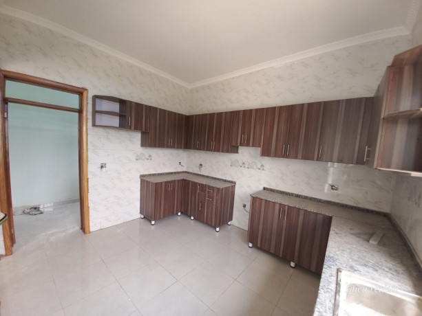 house-for-sale-in-busanza-at-a-good-price-big-5