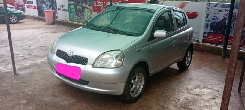 toyota-yaris-big-0