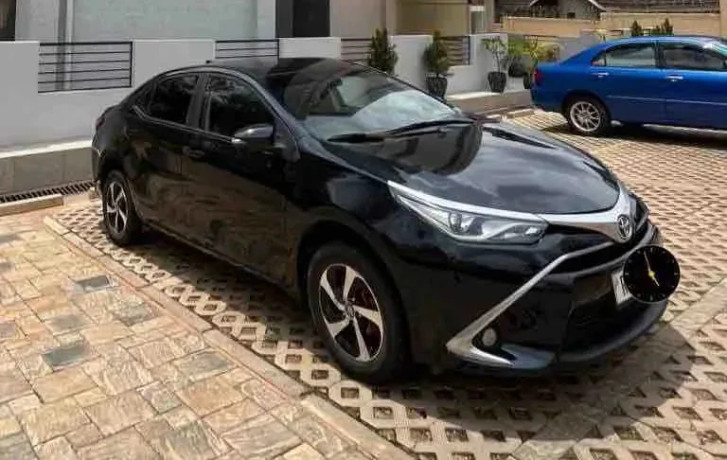 toyota-levin-hybrid-2018-for-sale-on-promotion-big-3