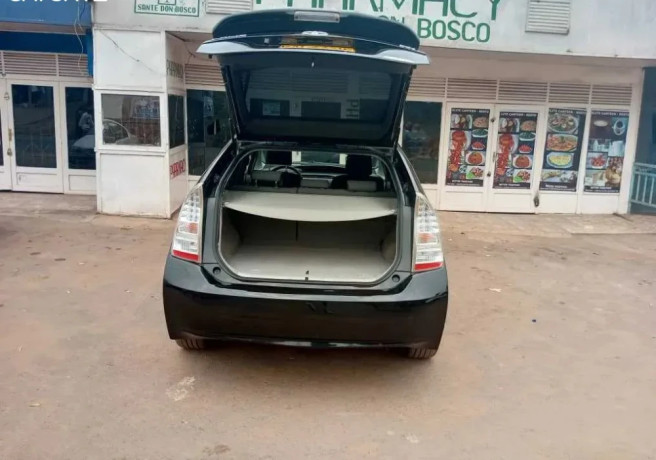 toyota-prius-big-7