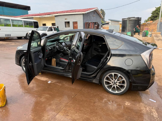 toyota-prius-big-1