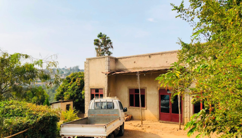 kagugu-batsinda-house-for-sale-big-1